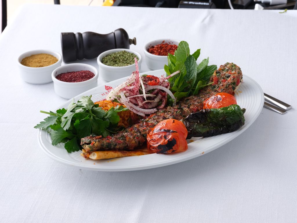 Sarımsaklı Beyti Kebab